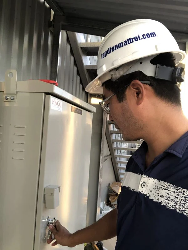 Đấu nối tủ điện năng lượng mặt trời