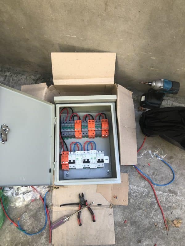 Tủ điện hệ thống điện mặt trời hòa lưới bám tải 3 pha