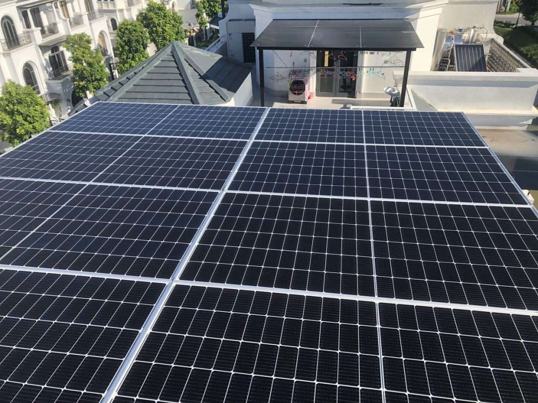 Mái pin năng lượng mặt trời thay thế mái kính cường lực tại khu đô thị Vinhome
