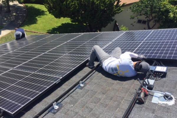 Tự lắp điện mặt trời trên mái nhà