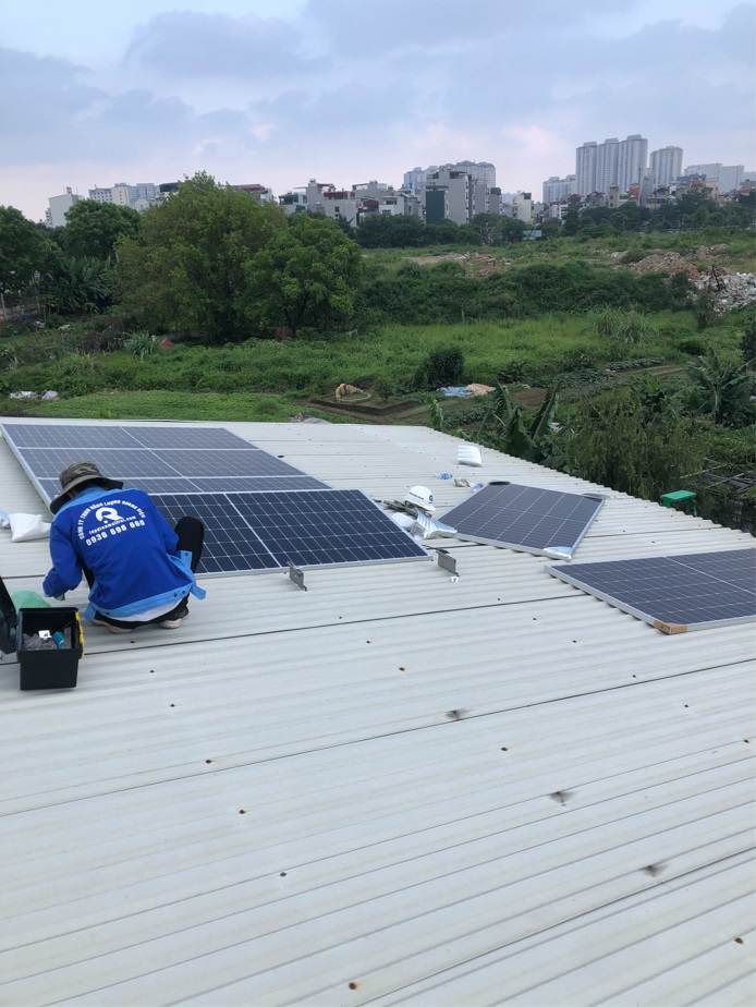 Lắp điện mặt trời hybird 5kw lưu trữ khắc phục tinh trạng điện yếu tại Hà Cầu Hà Đông Hà Nội