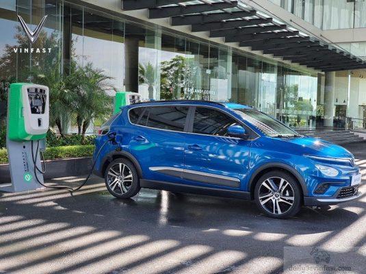 Sạc xe điện Vinfast cần bao nhiêu tấm pin năng lượng mặt trời