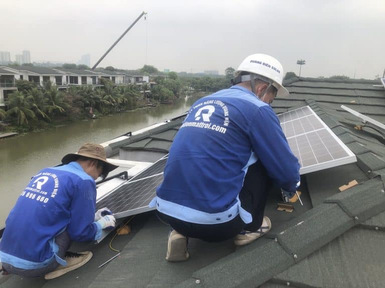 Lắp điện mặt trời Hưng Yên: báo giá trọn gói 2026 he thong dien mat troi 25kw 3pha luu tru 30kwh tai ecopack Lắp điện mặt trời Hưng Yên – 25 kW 3 pha + lưu trữ 30 kWh tại Ecopark, Văn Giang