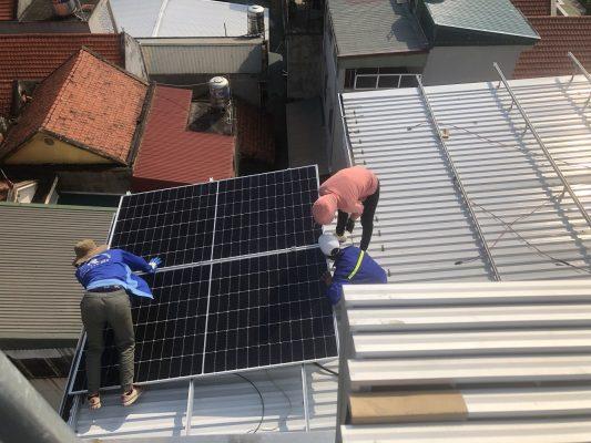 lắp đặt pin mặt trời hệ thống điện năng lượng mặt trời 10kw 3 pha lưu trữ 10kwh