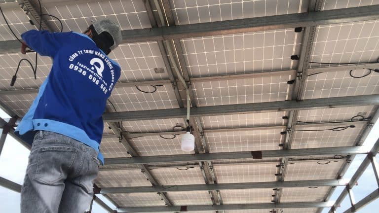 Lắp điện mặt trời Hưng Yên: báo giá trọn gói 2026 IMG 3718.MOV snapshot 00.03.960 Lắp điện mặt trời Hưng Yên – 7,7 kWp 3 pha, nhà xây mới tại Vũ Thư (Thái Bình cũ)