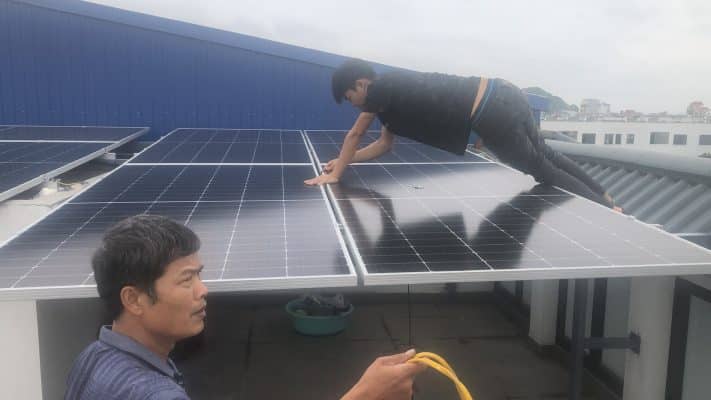 lắp đặt hệ thống điện mặt trời 4.4 kw tai KĐT Quang Minh Hải Phòng