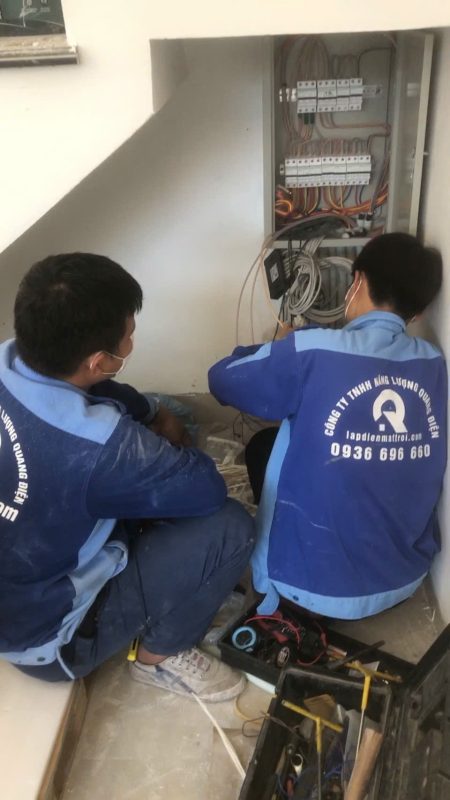 Đấu nối dây cáp điện trong hệ thống điện năng lượng mặt trời