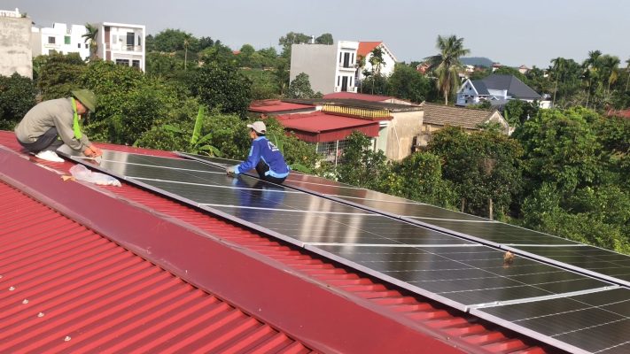 Lắp đặt tấm pin năng lượng mặt trời Jinlo solar