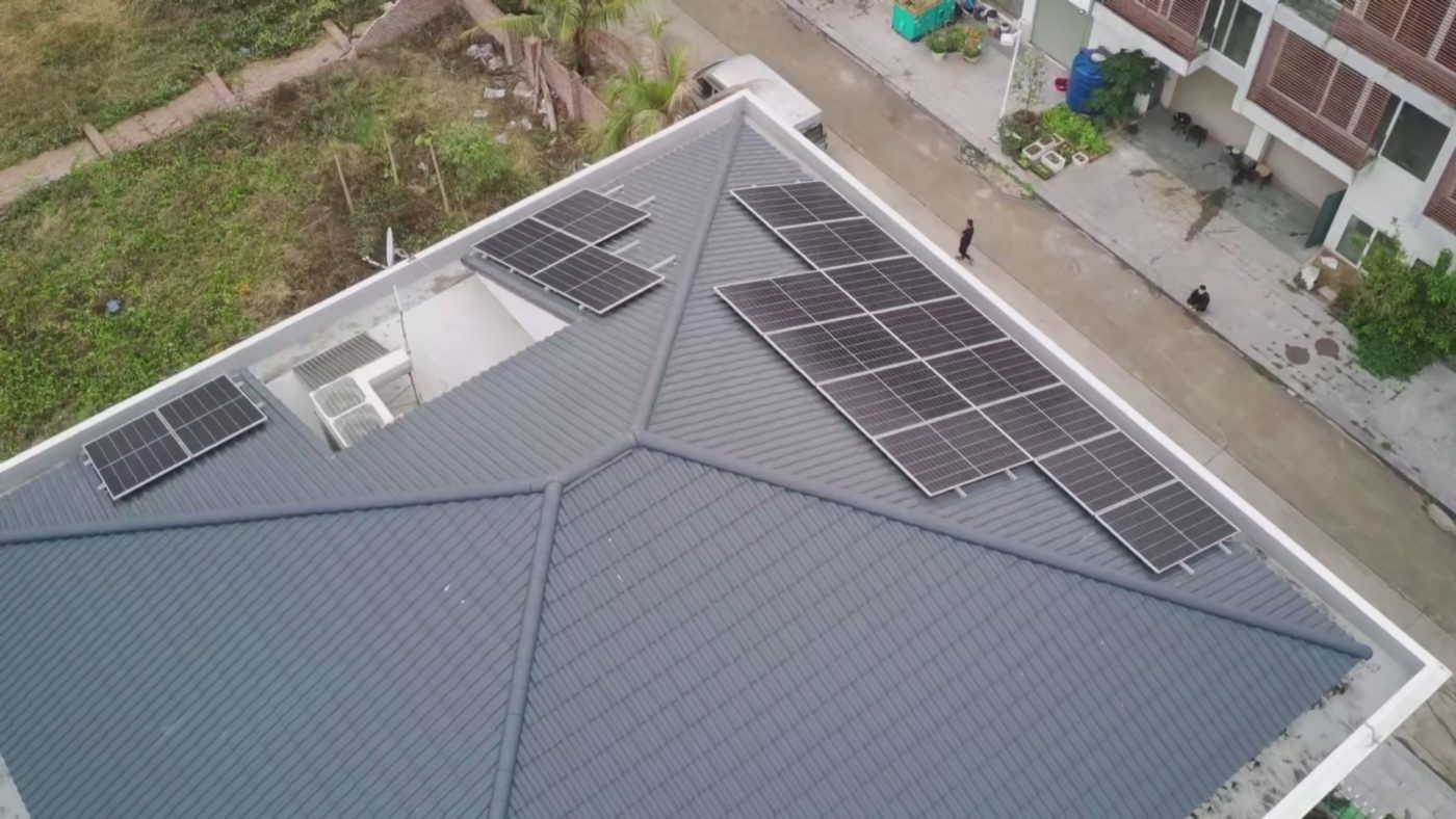 Lắp đặt hệ thống điện mặt trời 10 kw lưu trữ 15 kwh tại Tuần Châu Hạ Long IMG 0194.MOV snapshot 00.12.785 Lắp đặt hệ thống điện mặt trời 10 kw lưu trữ 10 kwh tại Tuần Châu Hạ Long
