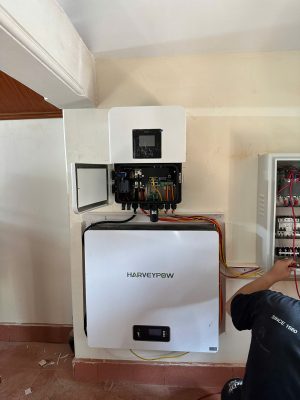 Đấu nối hệ thống tủ điện kết nối với inverter và pin lưu trữ