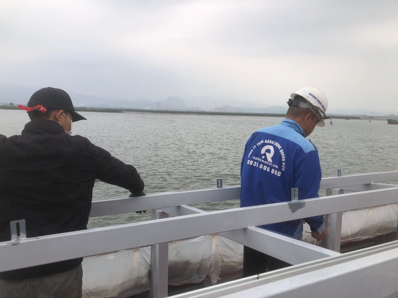 lắp điện mặt trời trên tàu
